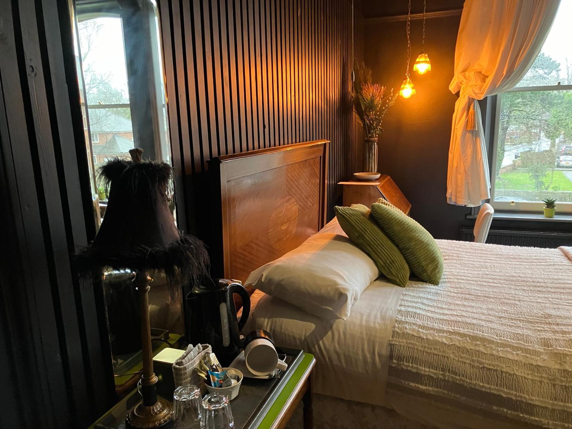 Cornerstones Guest House Сейл Екстер'єр фото