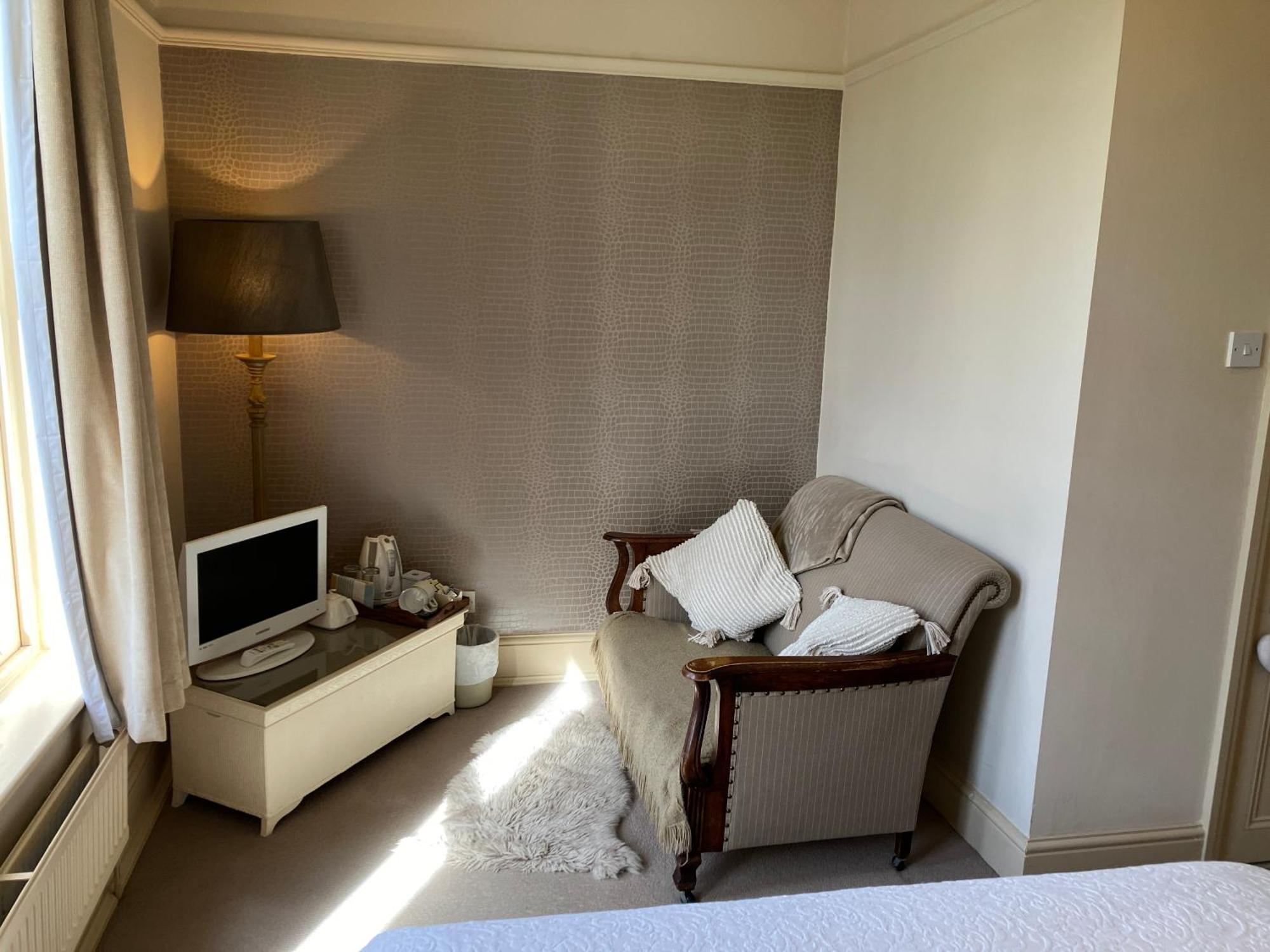 Cornerstones Guest House Сейл Екстер'єр фото