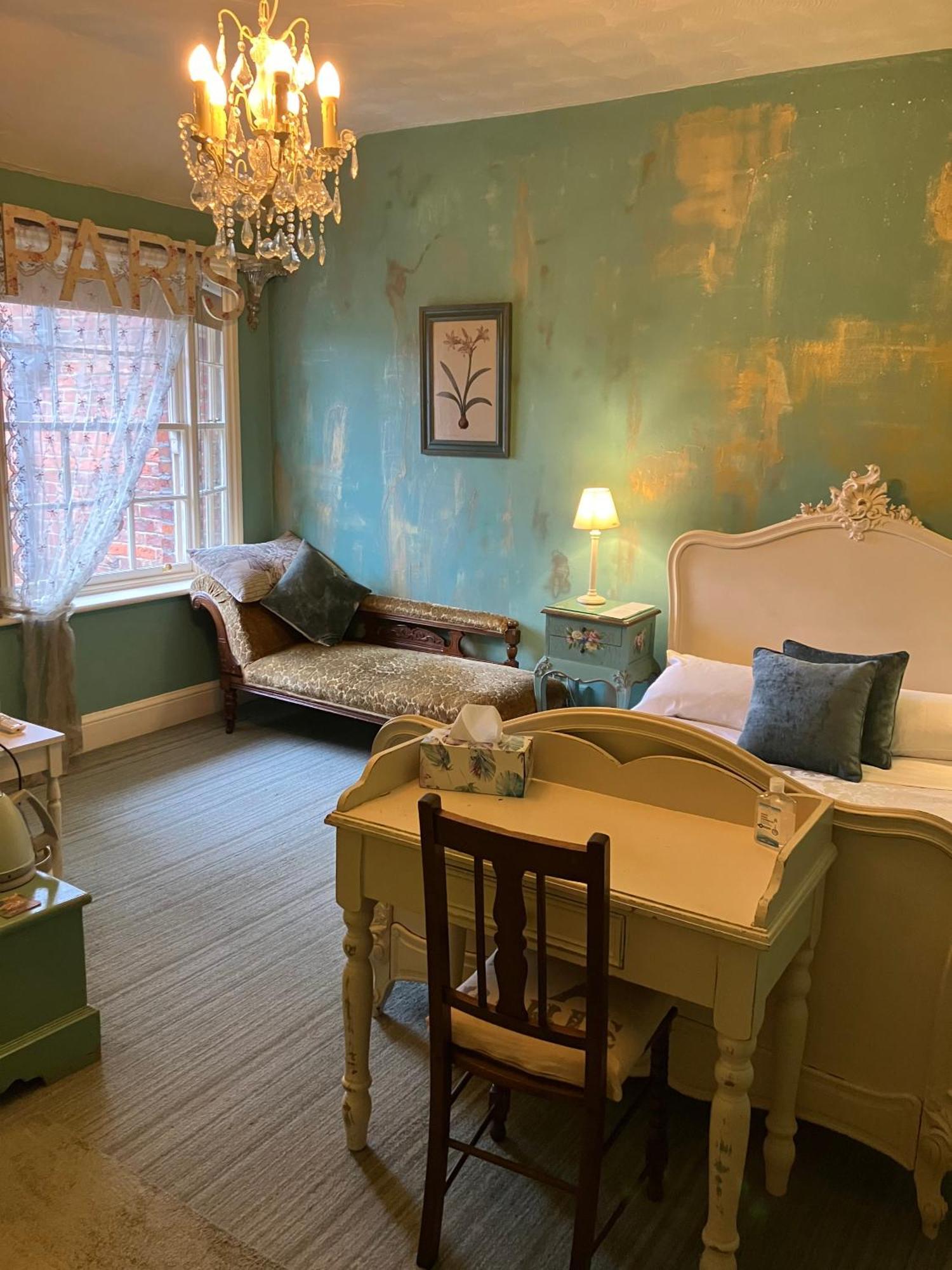 Cornerstones Guest House Сейл Екстер'єр фото