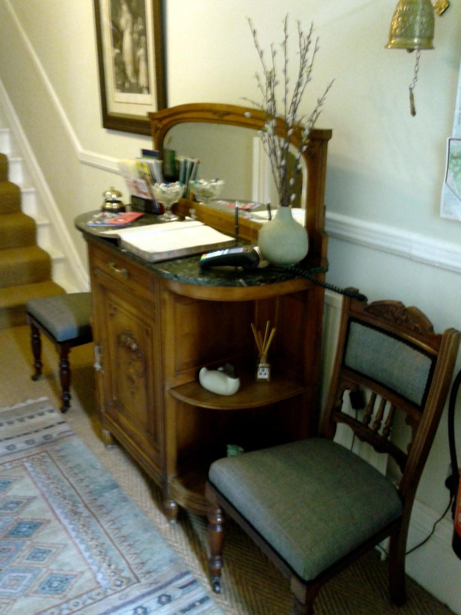 Cornerstones Guest House Сейл Екстер'єр фото