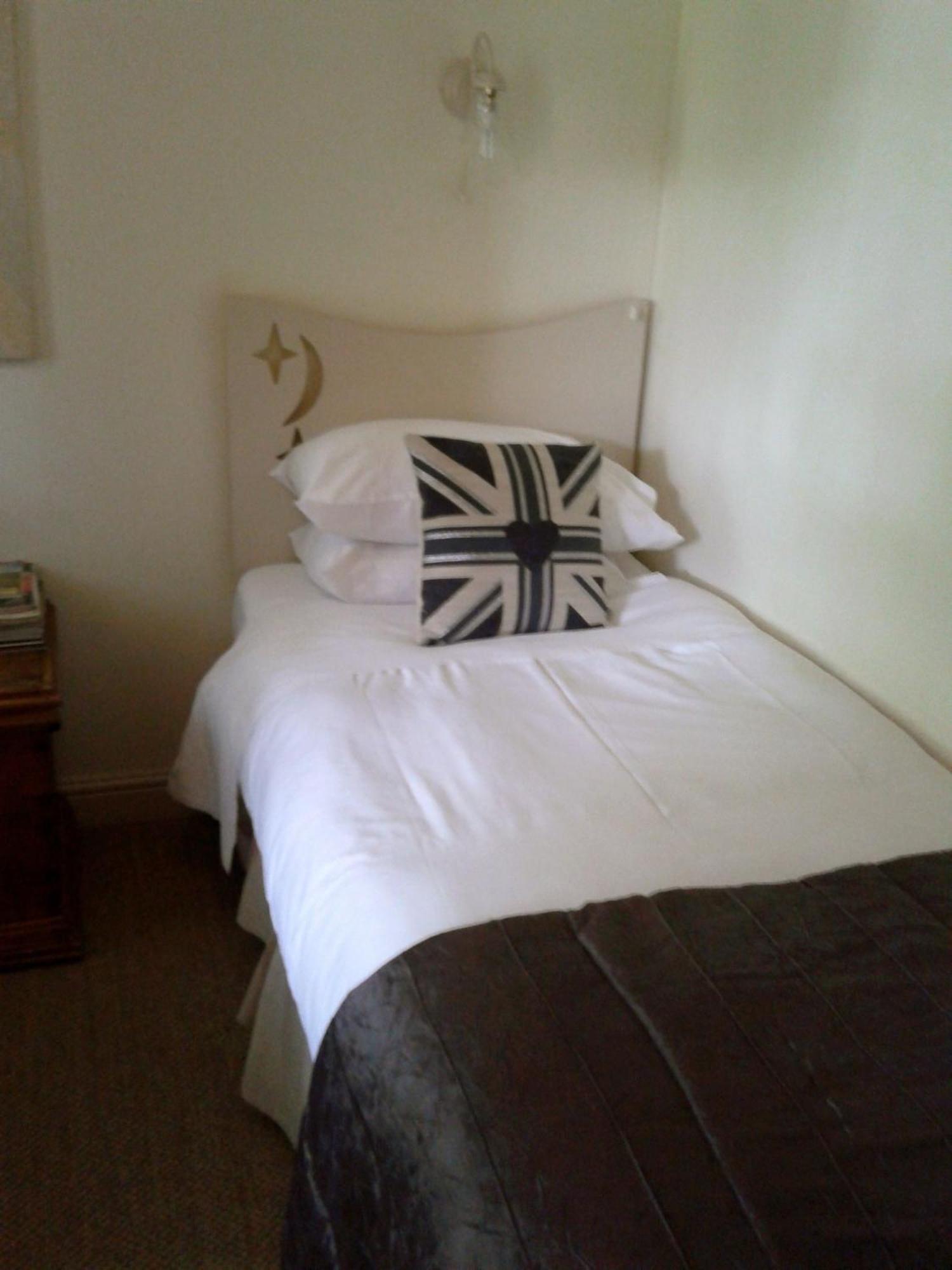 Cornerstones Guest House Сейл Екстер'єр фото