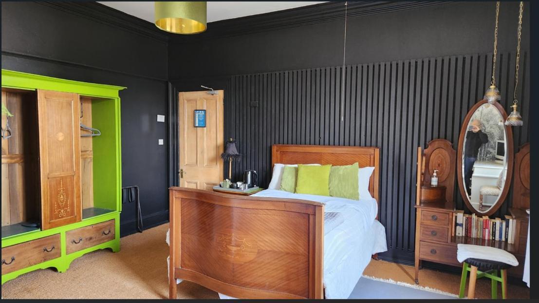 Cornerstones Guest House Сейл Екстер'єр фото