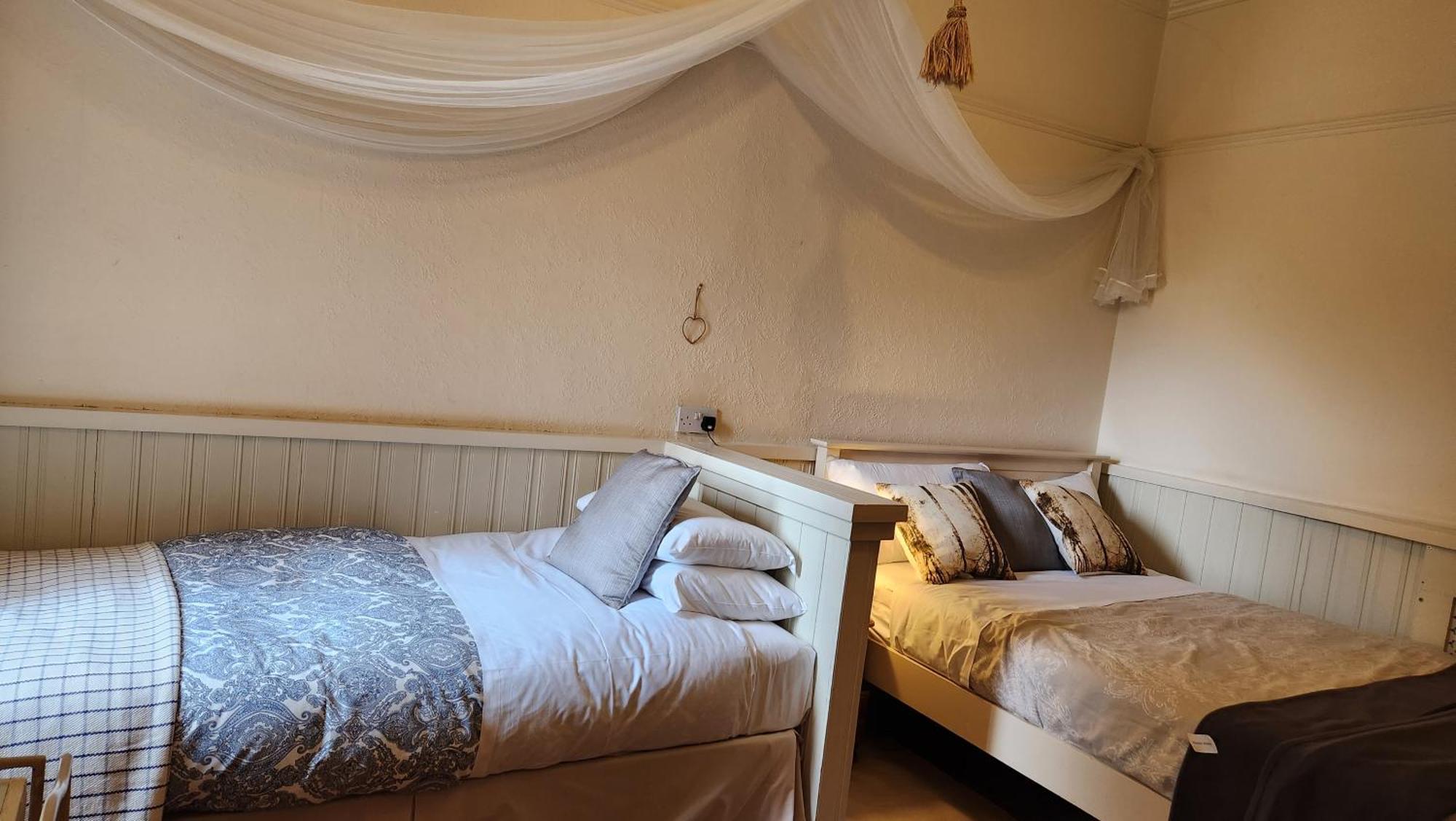Cornerstones Guest House Сейл Екстер'єр фото