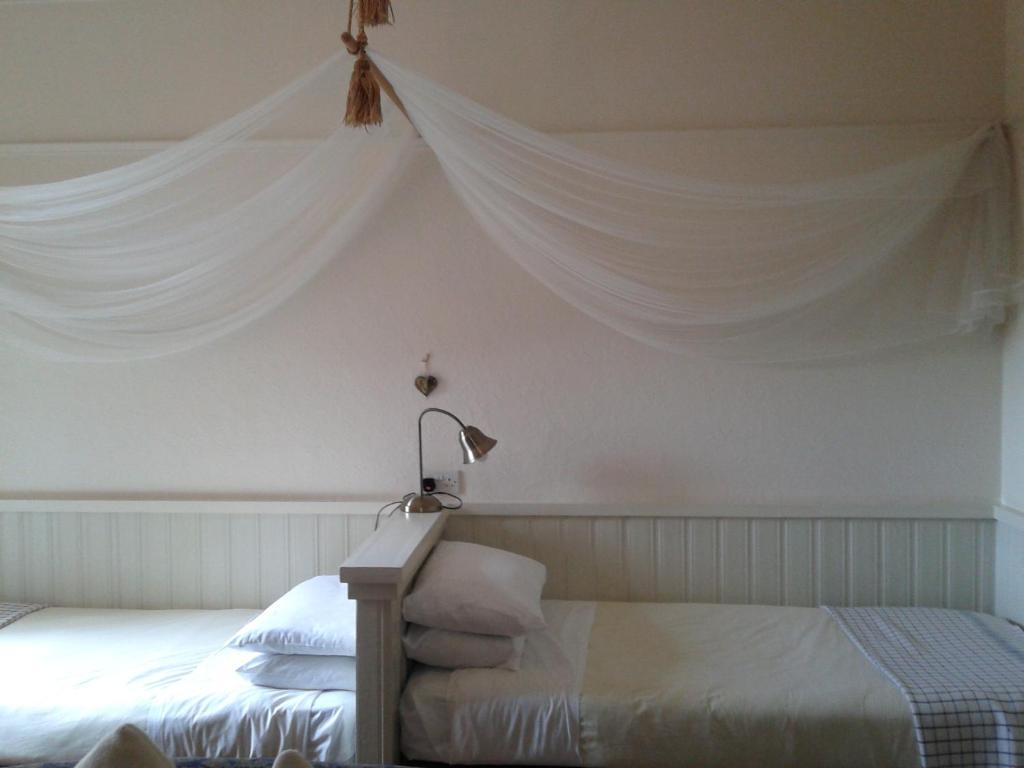Cornerstones Guest House Сейл Номер фото