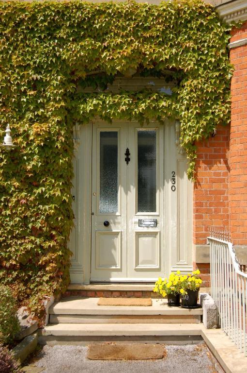 Cornerstones Guest House Сейл Екстер'єр фото